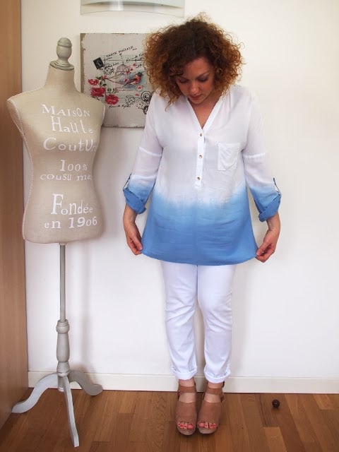 outfit con jeans bianchi e camicia sfumata outfit con jeans bianchi e camicia sfumata