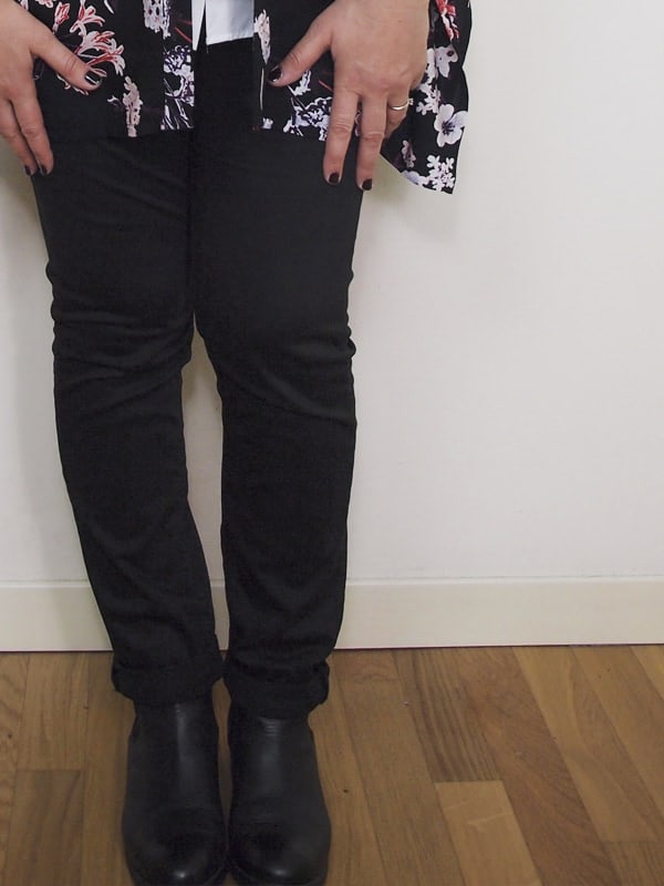outfit-curvy-camicia-bianca-kimono a fiori-bianco-e-nero-VerdementaBlog-04