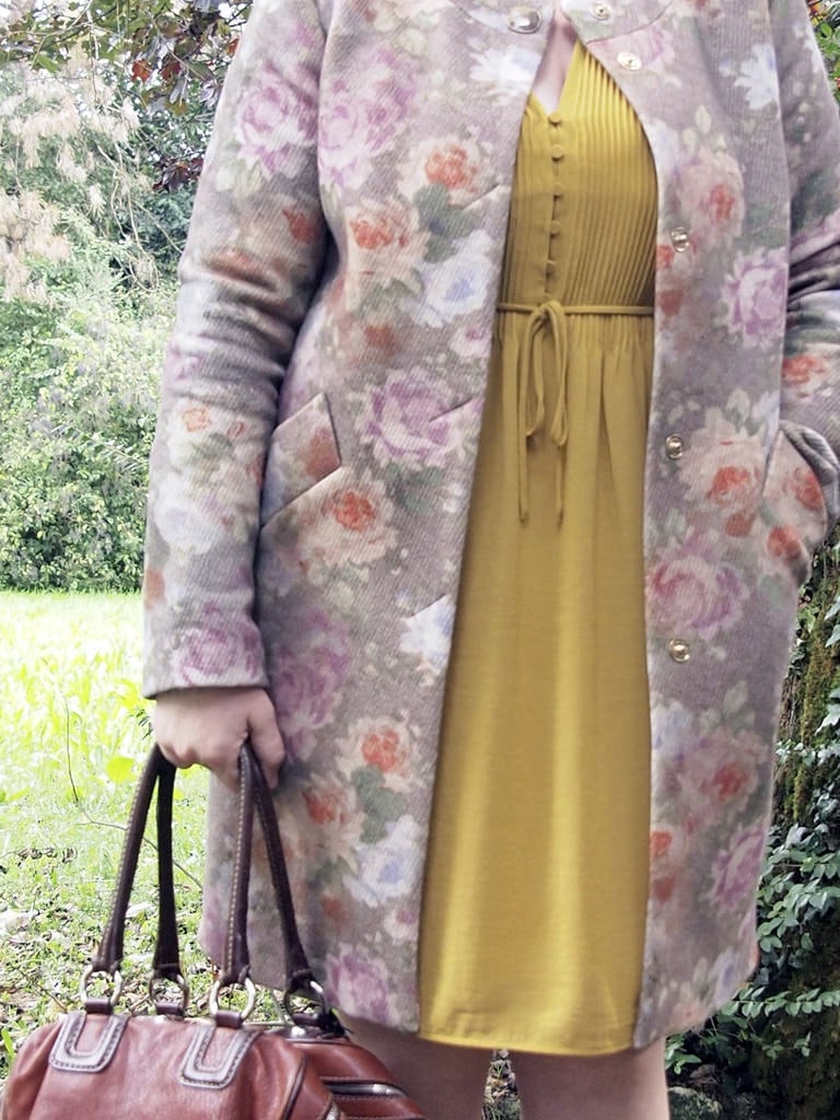 VerdementaBlog_outfit-curvy-abito senape-cappottino fiori-Elena-Miro