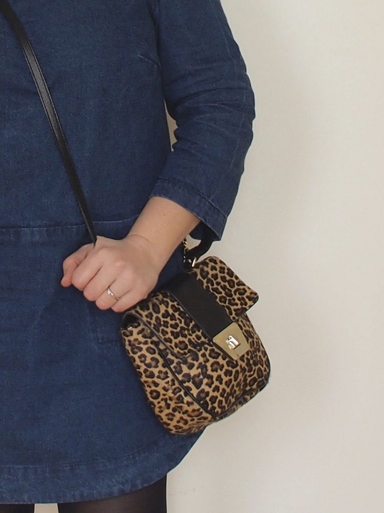 VerdementaBlog_outfit_curvy_dettaglio_abito_denim_Penneys_borsa_leo