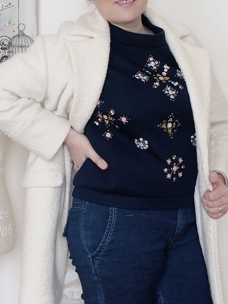 outfit-curvy-maglia-scuba-ricamata-H&M-cappotto-bianco-Pimkie-4