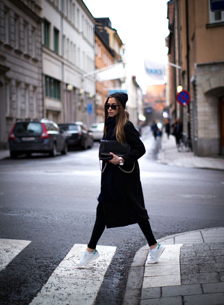 All-Black-StanSmith-2