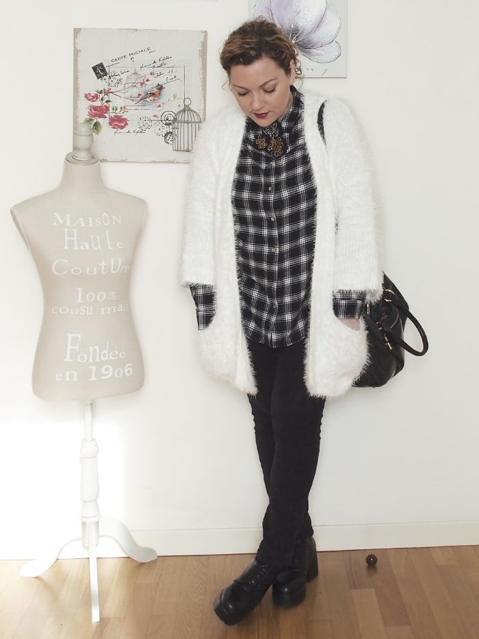 VerdementaBlog-outfit-curvy-bianco-e-nero-cardigan peloso-5