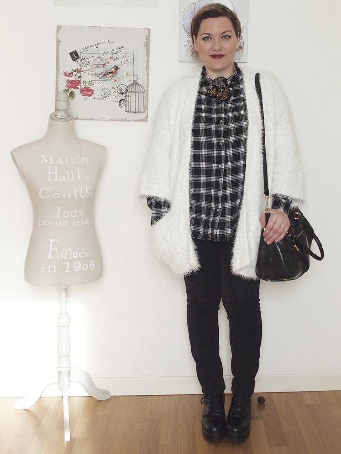 VerdementaBlog-outfit-curvy-bianco-e-nero-cardigan peloso-6