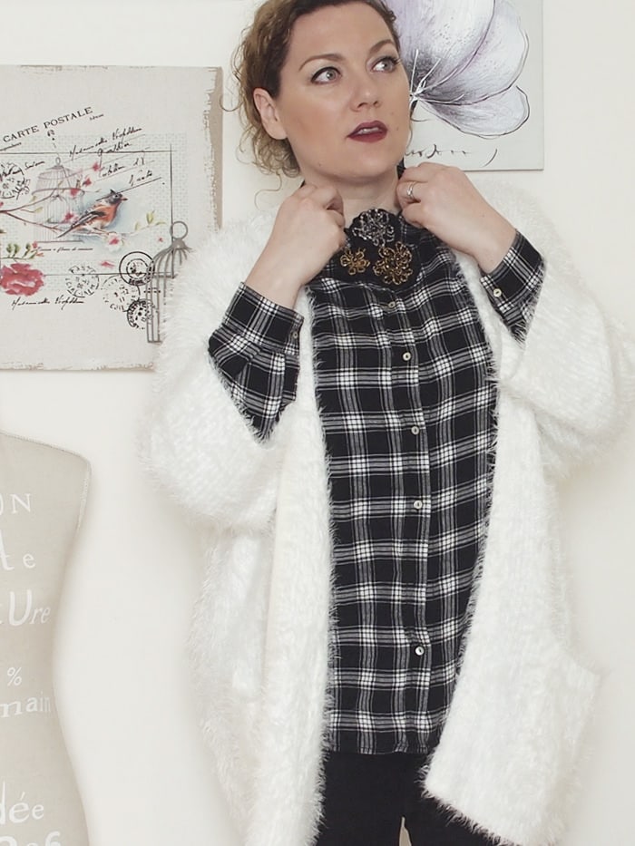 VerdementaBlog-outfit-curvy-bianco-e-nero-cardigan peloso-8