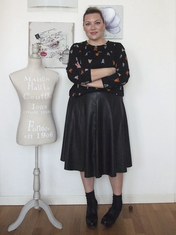 outfit curvy taglia 46 con gonna longuette a ruota in pelle