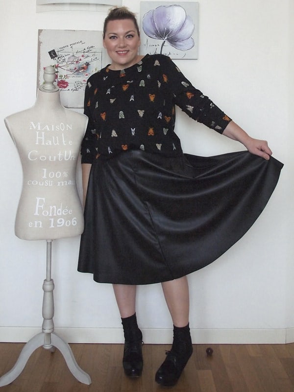 outfit curvy taglia 46 con gonna longuette a ruota in pelle