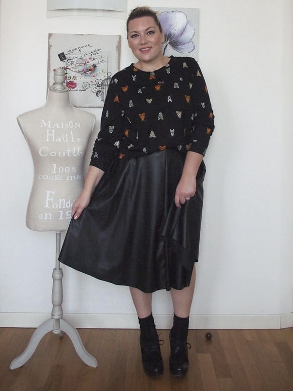 outfit curvy taglia 46 con gonna longuette a ruota in pelle