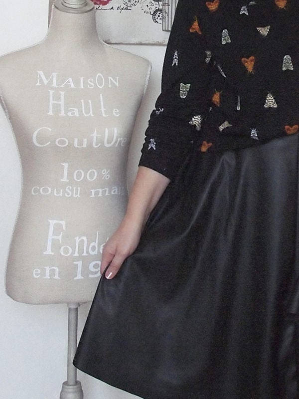 outfit curvy taglia 46 con gonna longuette a ruota in pelle