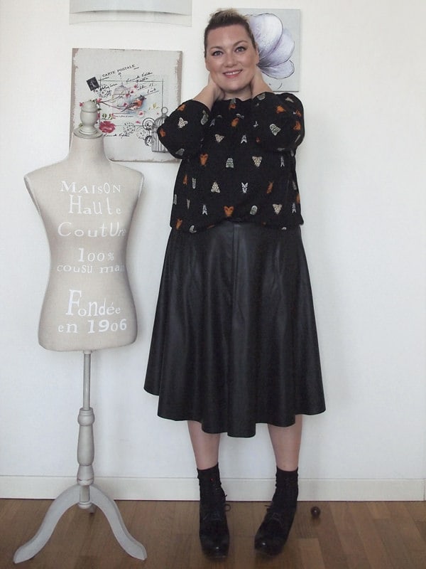 outfit curvy taglia 46 con gonna longuette a ruota in pelle