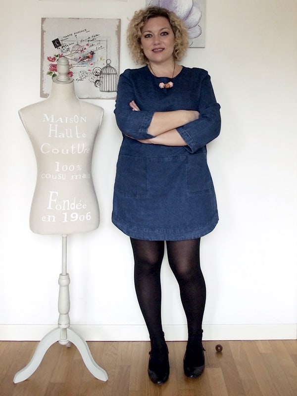 outfit-curvy-taglia-46-con-abito-corto-denim-e-cappotto-teddy-bear-01