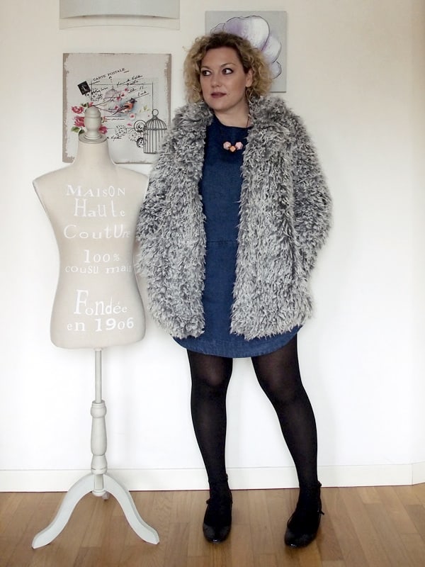 outfit-curvy-taglia-46-con-abito-corto-denim-e-cappotto-teddy-bear-06