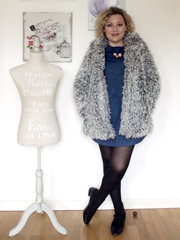 outfit-curvy-taglia-46-con-abito-corto-denim-e-cappotto-teddy-bear-07