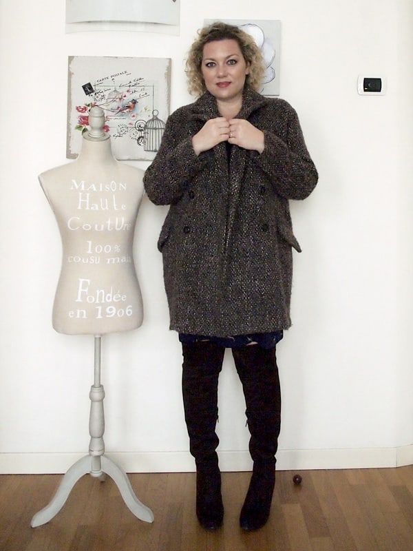outfit curvy taglia 46 con abitino e stivali sopra al ginocchio