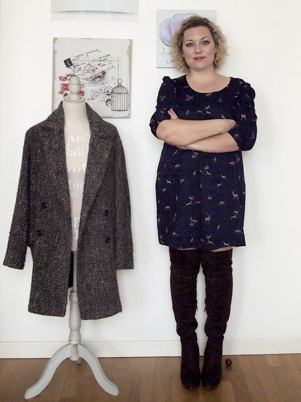 outfit curvy taglia 46 con abitino e stivali sopra al ginocchio