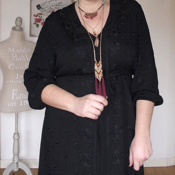 outfit curvy con abito nero lungo in stile boho di OVS Curvyglam