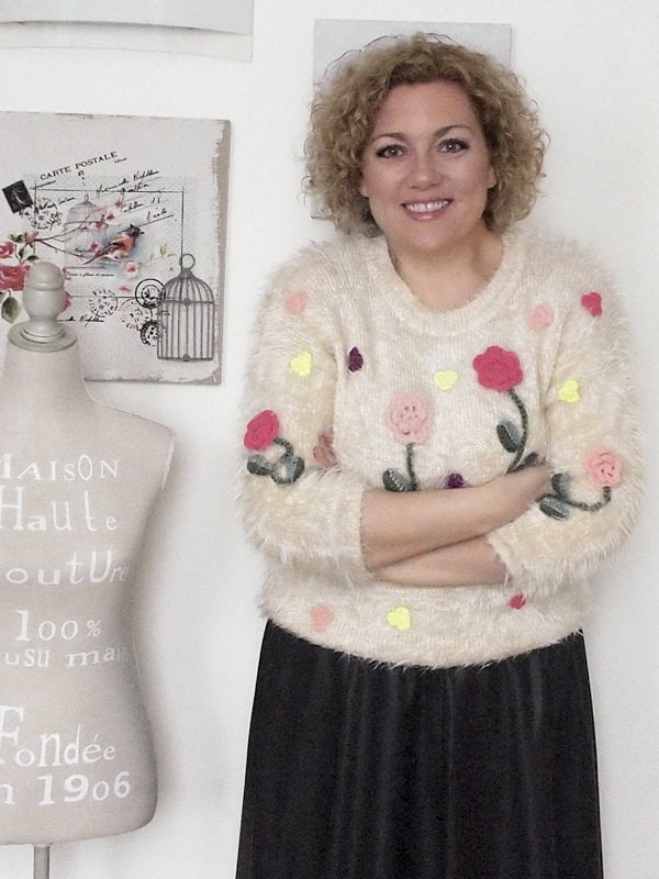 outfit-curvy-taglia46-gonna-pelle-maglione-ricamato-02