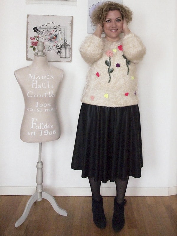 outfit-curvy-taglia46-gonna-pelle-maglione-ricamato-05