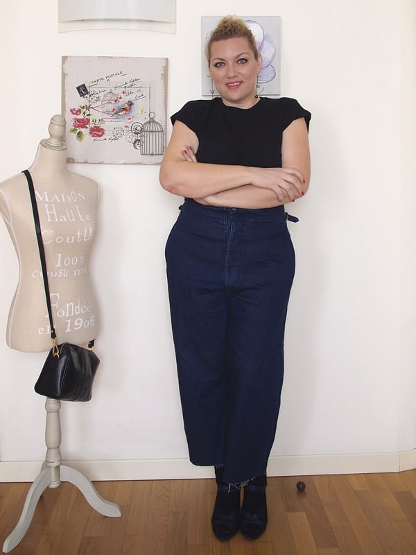 outfit curvy con jeans a vita alta e fondo ampio