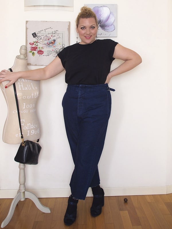 outfit curvy con jeans a vita alta e fondo ampio