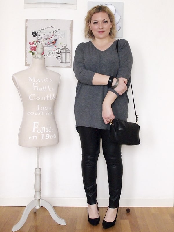outfit curvy con pantaloni in pelle -1