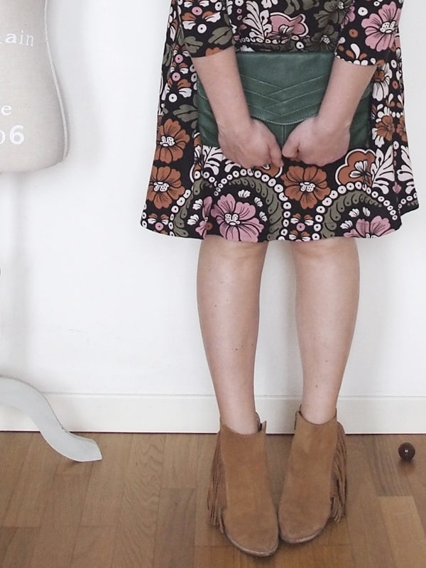 outfit-curvy-abito-fiori-tronchetti_01