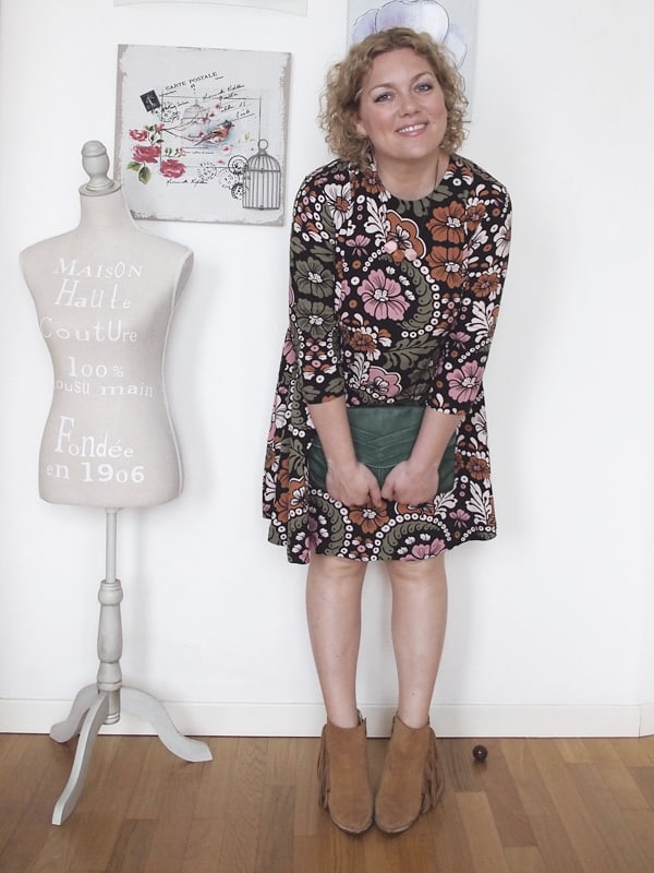 outfit-curvy-abito-fiori-tronchetti_02