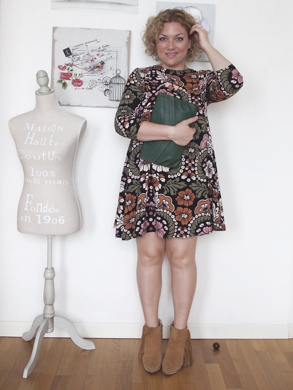 outfit-curvy-abito-fiori-tronchetti_06