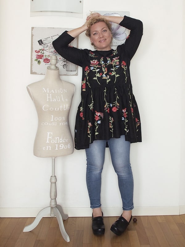 Tendenze moda autunno inverno 2016: ricami folk. Proposta di outfit curvy.
