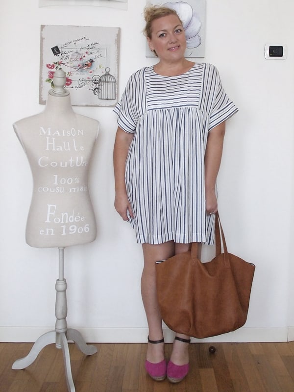 outfit curvy con abitino a righe