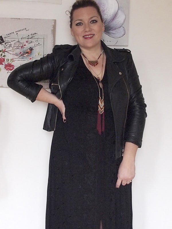 outfit curvy con abito nero lungo in stile boho di OVS Curvyglam 